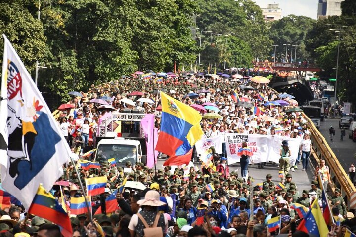 Informe fotográfico | Miles de venezolanos exigen con una gran marcha en Caracas la libertad de Maduro