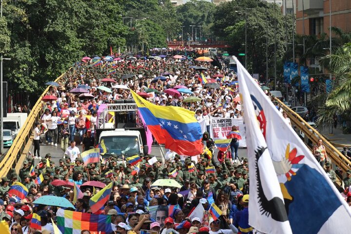 Informe fotográfico | Miles de venezolanos exigen con una gran marcha en Caracas la libertad de Maduro