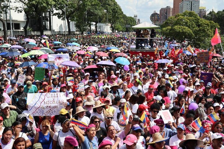 Informe fotográfico | Miles de venezolanos exigen con una gran marcha en Caracas la libertad de Maduro
