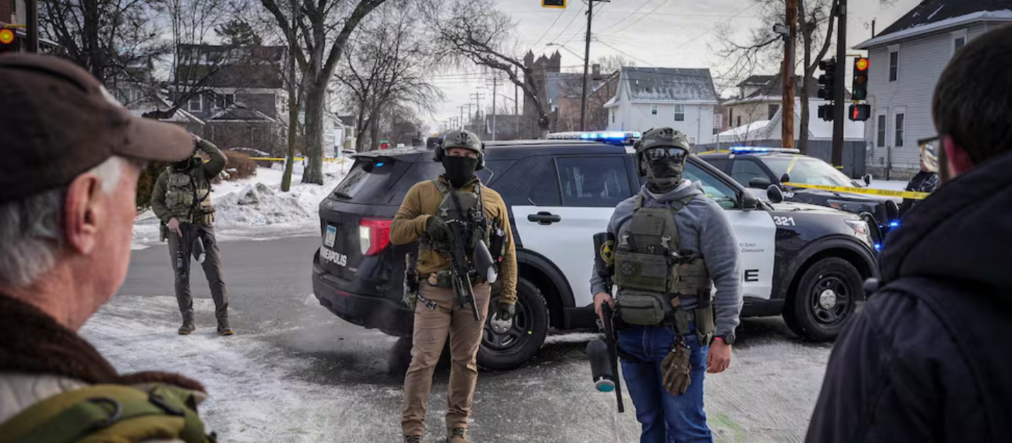Mujer de 37 años muerta por disparos de la policía estadounidense / Tiroteo frente a una iglesia en Estados Unidos con más de 10 muertos y heridos