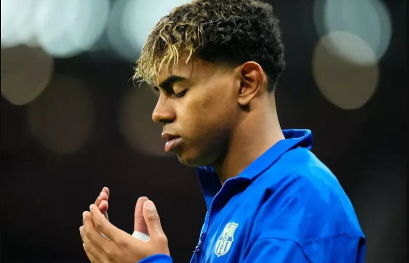 لامین یامال از آرامش حضور در مسجد سخن می‌گوید