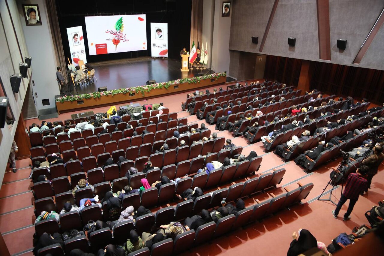 چهارمین شب شعر ملی و بین‌المللی مقاومت برگزار شد