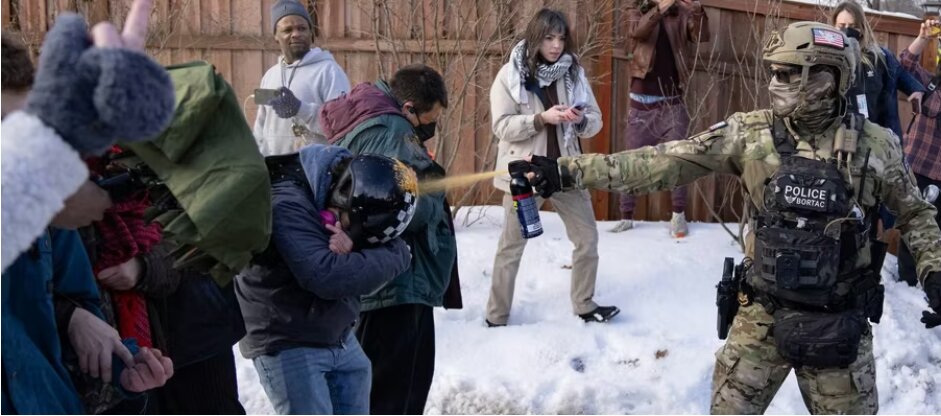 روایت‌سازی ترامپ برای توجیه قتل/ فرماندار مینه‌سوتا سیاست‌های ترامپ را عامل اصلی آشوب خواند