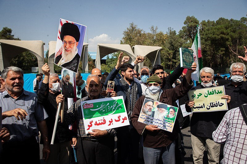 مسيرات واسعة في طهران دعما للثورة والنظام الاسلامي والأمن وتنديدا بالارهابيين