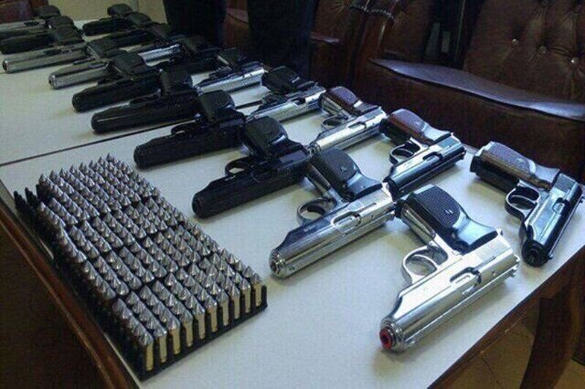 ضبط 220 قطعة سلاح واعتقال 3 مهربين على صلة بمثيري الشغب بمدينة تبريز