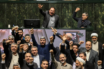 Foto Reportaj | İİR İslami Şura Məclsi üzüvləri ABŞ, İngiltərə, qanunsuz İsrail rejiminə ölüm şüarları səsləndirdilər