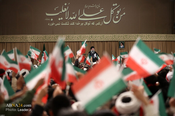 تقرير مصور/ قائد الثورة الاسلامية يستقبل أهالي مدينة قم بمناسبة (انتفاضة 19 دي)