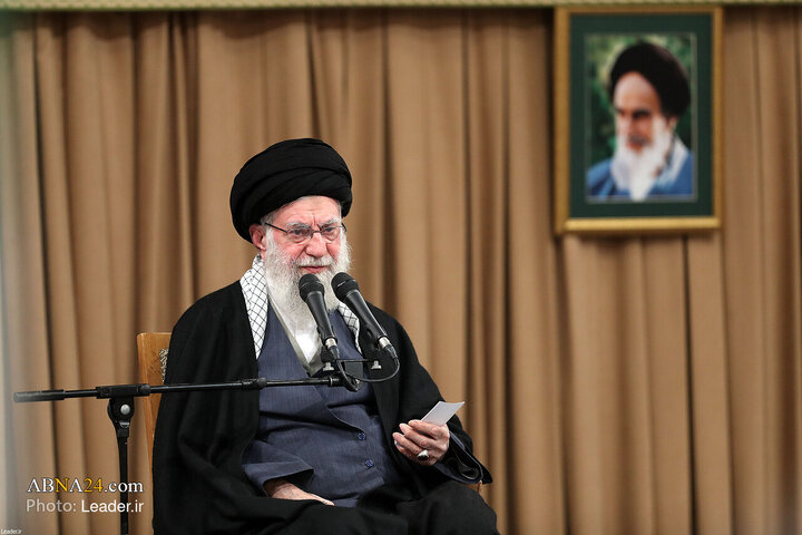 تقرير مصور/ قائد الثورة الاسلامية يستقبل أهالي مدينة قم بمناسبة (انتفاضة 19 دي)