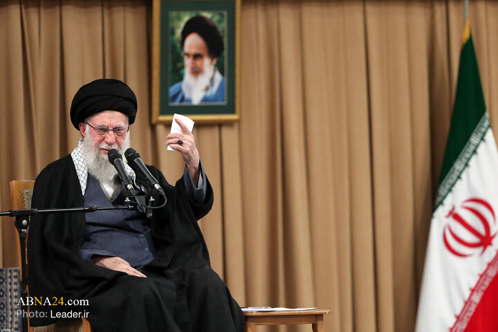 تقرير مصور/ قائد الثورة الاسلامية يستقبل أهالي مدينة قم بمناسبة (انتفاضة 19 دي)