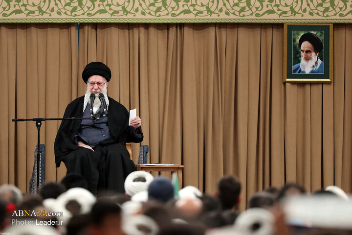 تقرير مصور/ قائد الثورة الاسلامية يستقبل أهالي مدينة قم بمناسبة (انتفاضة 19 دي)