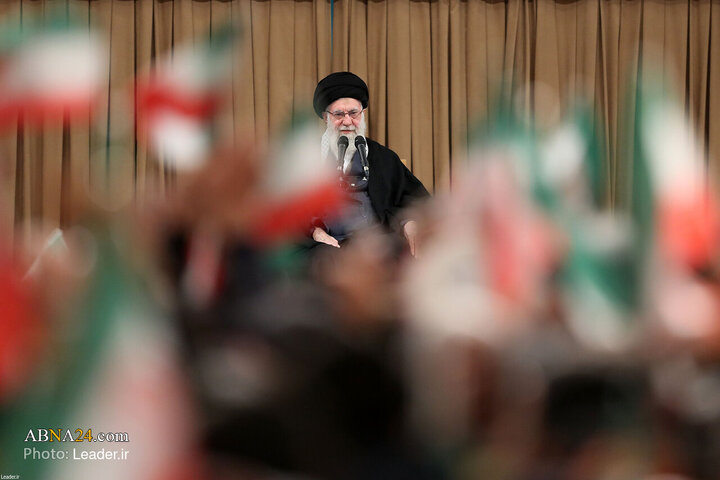 تقرير مصور/ قائد الثورة الاسلامية يستقبل أهالي مدينة قم بمناسبة (انتفاضة 19 دي)