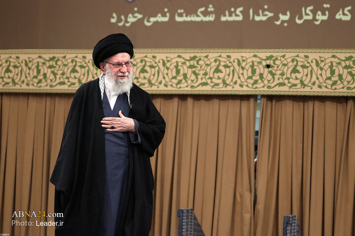 تقرير مصور/ قائد الثورة الاسلامية يستقبل أهالي مدينة قم بمناسبة (انتفاضة 19 دي)