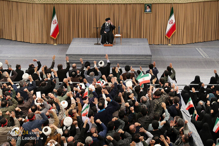 تقرير مصور/ قائد الثورة الاسلامية يستقبل أهالي مدينة قم بمناسبة (انتفاضة 19 دي)