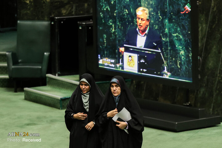 Foto / İran İslam Meclisi'nin Aleni Oturum Sonrası Amerika ve Siyonizm Karşıtı Sloganlarından Kesitler