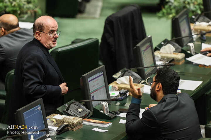 Foto / İran İslam Meclisi'nin Aleni Oturum Sonrası Amerika ve Siyonizm Karşıtı Sloganlarından Kesitler