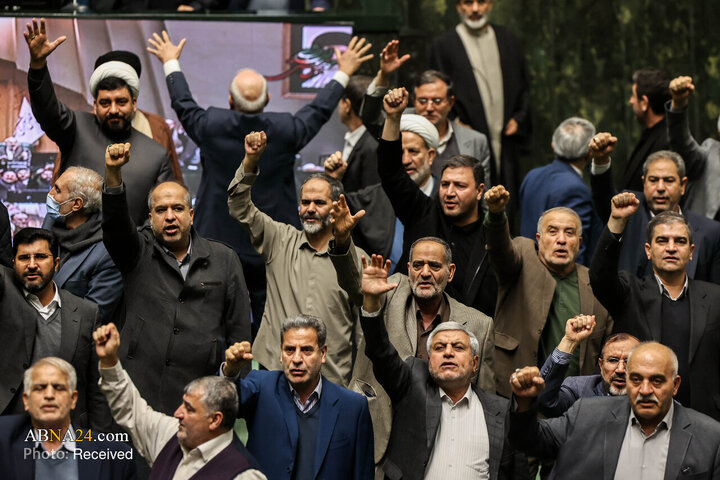 Foto / İran İslam Meclisi'nin Aleni Oturum Sonrası Amerika ve Siyonizm Karşıtı Sloganlarından Kesitler