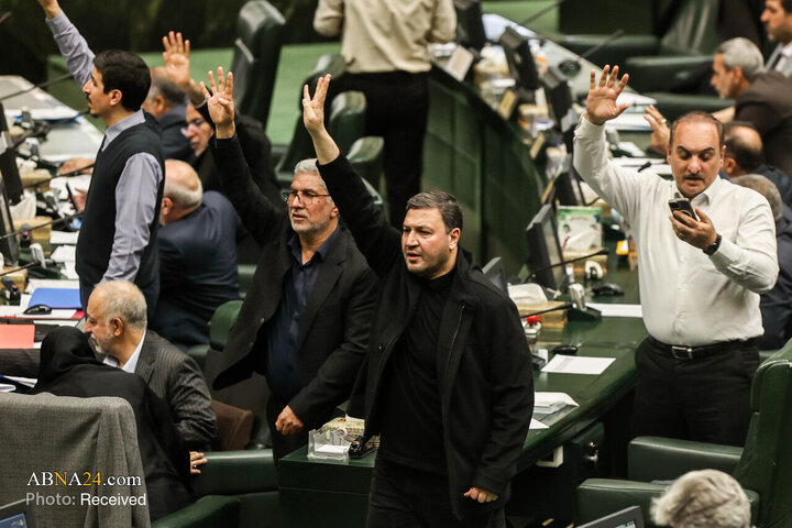 Foto / İran İslam Meclisi'nin Aleni Oturum Sonrası Amerika ve Siyonizm Karşıtı Sloganlarından Kesitler