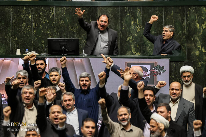 Foto / İran İslam Meclisi'nin Aleni Oturum Sonrası Amerika ve Siyonizm Karşıtı Sloganlarından Kesitler