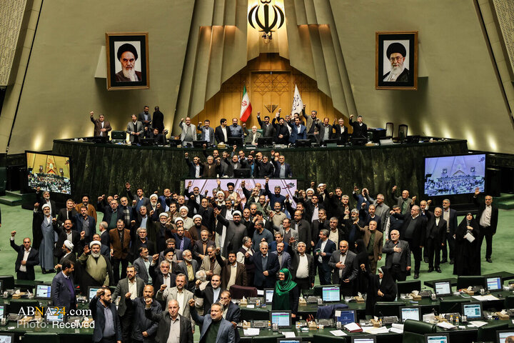 Foto / İran İslam Meclisi'nin Aleni Oturum Sonrası Amerika ve Siyonizm Karşıtı Sloganlarından Kesitler