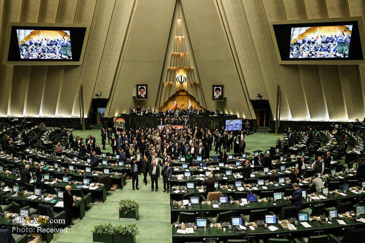 Foto / İran İslam Meclisi'nin Aleni Oturum Sonrası Amerika ve Siyonizm Karşıtı Sloganlarından Kesitler