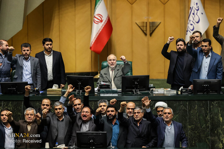 Foto / İran İslam Meclisi'nin Aleni Oturum Sonrası Amerika ve Siyonizm Karşıtı Sloganlarından Kesitler