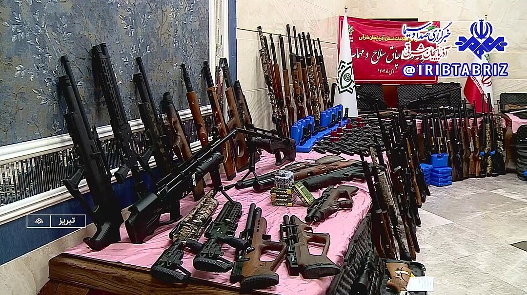 الشرطة تفكك خليتين ارهابيتين وتعتقل 100 غوغائي في مدن ايرانية