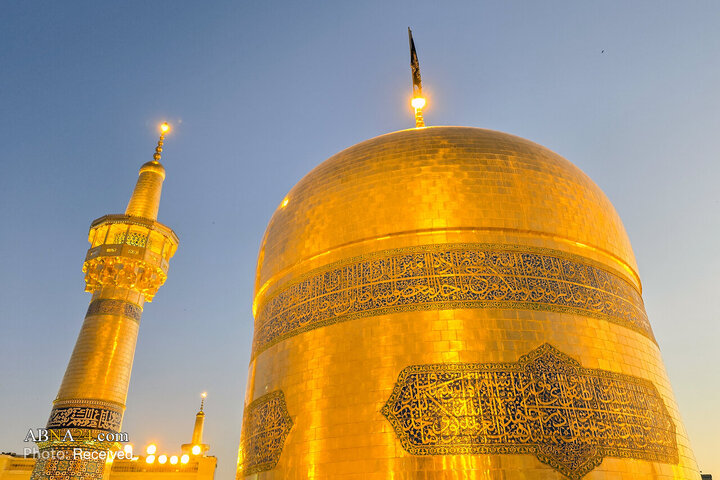 Foto / İmam Rıza (a.s) Haremi Şerifine Siyah Bahrağın Asılması