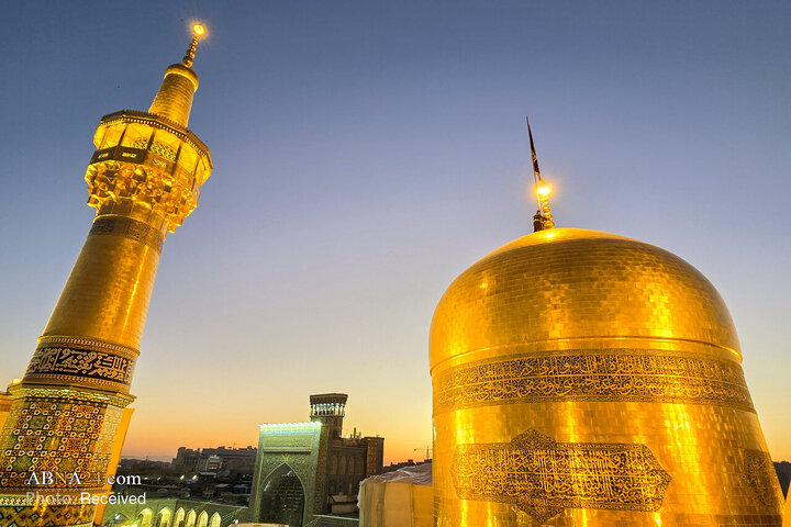 Foto / İmam Rıza (a.s) Haremi Şerifine Siyah Bahrağın Asılması