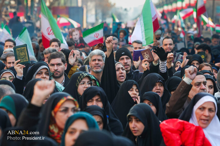 تقرير مصور/ مشاركة الرئيس الإيراني بمسيرات التضامن الوطني لـ "22 شهر دي" في طهران