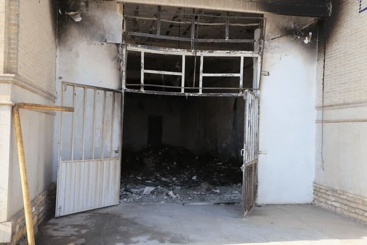 Foto / Kışkırtmacı ve Kargaşacıların Kur'an Başta Olmak Üzere 7 Bin Kitabı Yaktıklarına Dair Kesitler