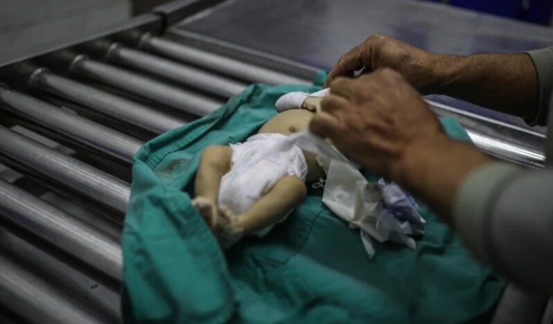 Gazze’de Soğuklar Bir Bebeğin Canını Daha Aldı