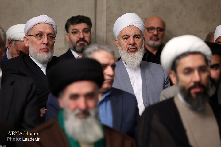 تقرير مصور/ قائد الثورة الاسلامية يستقبل أبناء الشعب الإيراني بمناسبة عيد المبعث المبارك