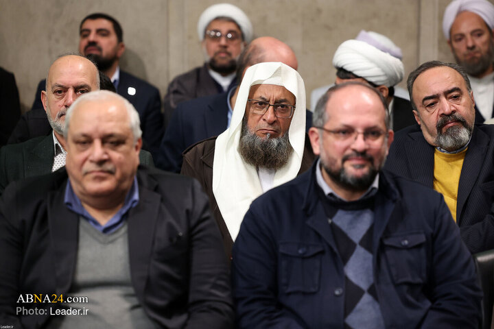 تقرير مصور/ قائد الثورة الاسلامية يستقبل أبناء الشعب الإيراني بمناسبة عيد المبعث المبارك