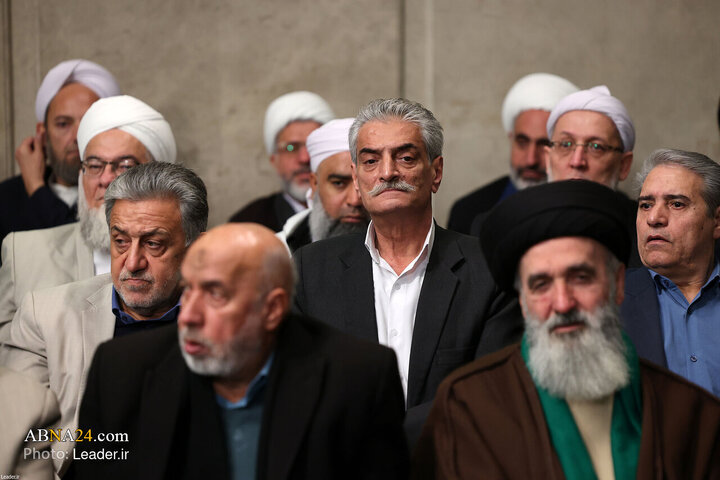 تقرير مصور/ قائد الثورة الاسلامية يستقبل أبناء الشعب الإيراني بمناسبة عيد المبعث المبارك