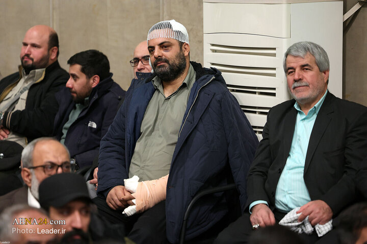 تقرير مصور/ قائد الثورة الاسلامية يستقبل أبناء الشعب الإيراني بمناسبة عيد المبعث المبارك