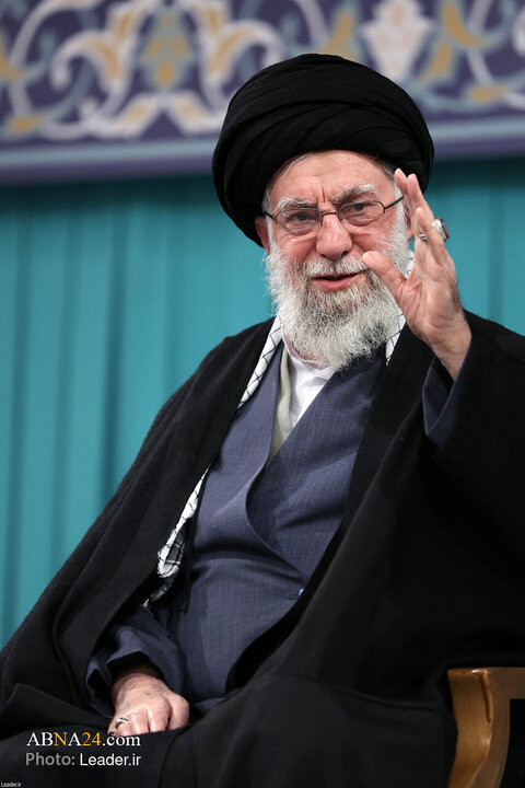 تقرير مصور/ قائد الثورة الاسلامية يستقبل أبناء الشعب الإيراني بمناسبة عيد المبعث المبارك