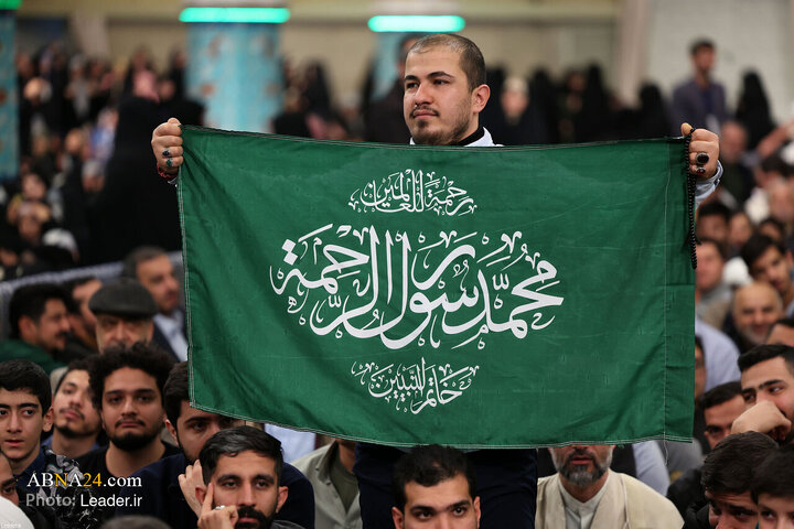 تقرير مصور/ قائد الثورة الاسلامية يستقبل أبناء الشعب الإيراني بمناسبة عيد المبعث المبارك