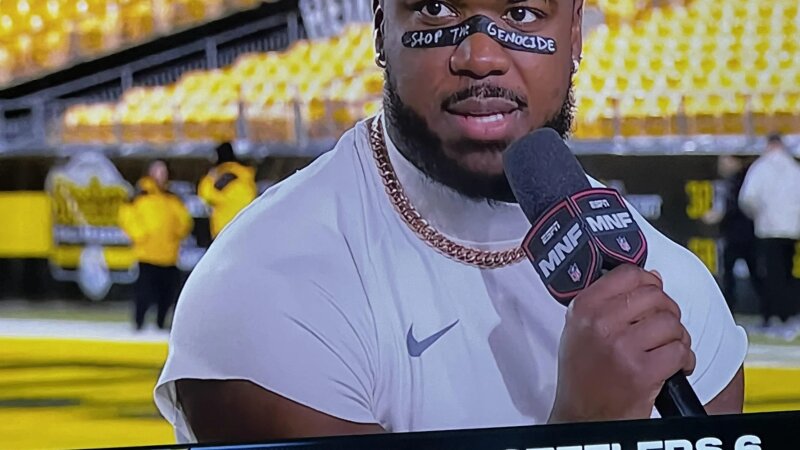 جریمۀ سنگین فوق ستارۀ مسلمان فوتبال آمریکایی بهجرم حمایت از فلسطین! + تصاویر