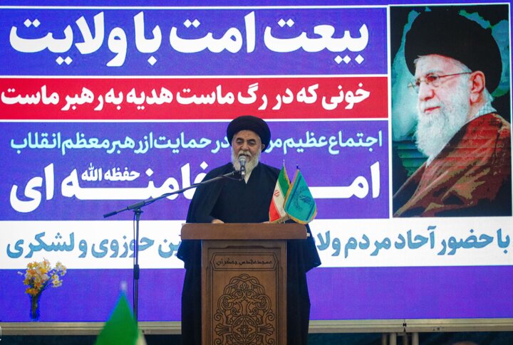 ملت ایران در دفاع از رهبر انقلاب تا پای جان ایستاده است/ رهبر معظم انقلاب خط قرمز جهان اسلام است