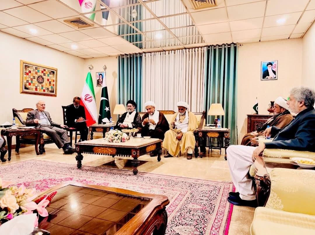 مردم ایران و پاکستان در شرایط دشوار، کنار یکدیگر ایستادهاند