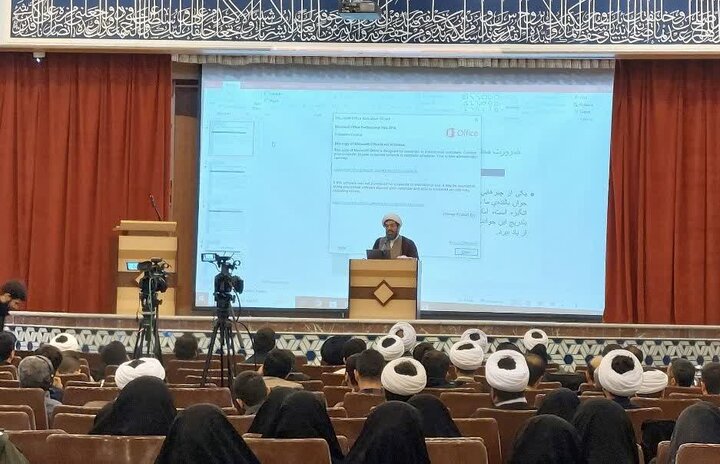 افتتاحیه دوره علمی ـ آموزشی «یک کشور، دو مسیر» برگزار شد/ پاسخ‌ به شبهات رایج در حوزه تاریخ معاصر