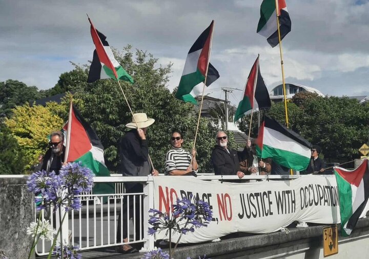 عکس خبری |همبستگی با مردم فلسطین در هوای بارانی نیو پلیموث در نیوزلند