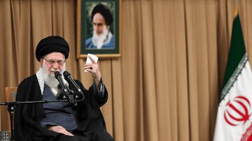 عزیز نوجوانو! اپنے اتحاد کا تحفظ کرو / ٹرمپ بھی فرعون کی طرح سرنگون ہوجائے گا، امام خامنہ ای