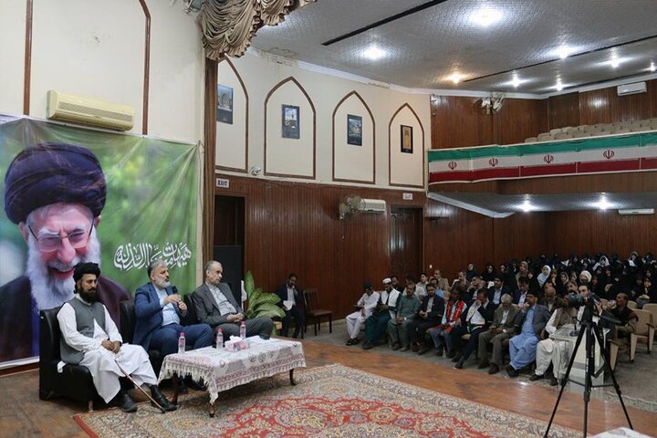 اندیشمند پاکستانی: ایران در برابر نظام بردگی مدرن ایستاده است/ رهبری شجاع و توانمند آیت‌الله خامنه‌ای، مایه‌ی افتخار امت اسلامی