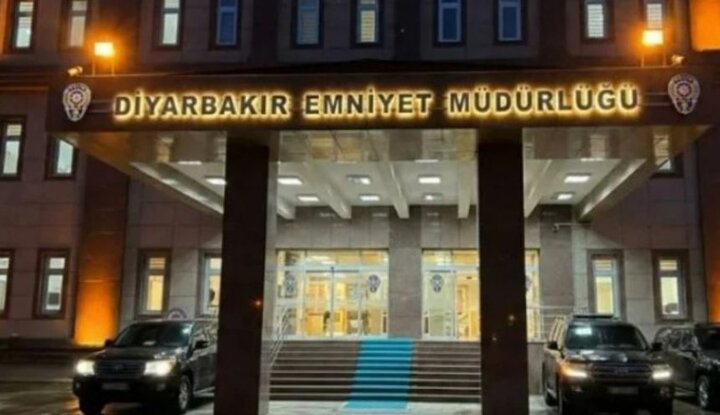 Diyarbakır’da Emniyet Binası Önünde Patlama: Can Kaybı Yaşanmadı