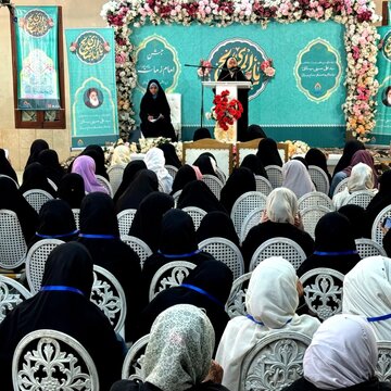 تصویری رپورٹ |کراچی میں جشن امام زمان عج  کے موقع پر لڑکیوں کے لئے آرٹ اور تقاریر کا مقابلہ