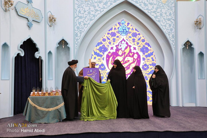 در آستانه فرارسیدن نیمه شعبان اجتمــاع عظیــم بانــوان و مــادران فعال در عرصه مهدویت با عنوان همایش نرجسانه و در قالب جشنواره ملی بزرگداشت حضرت نرجس سلام‌الله‌علیها سه‌شنبه (۷ بهمن ۱۴۰۴) با حضور خانواده‌های شهدای جنگ ۱۲ روزه در شبستان بقیـع مسجد مقدس جمکران برگزار شد.