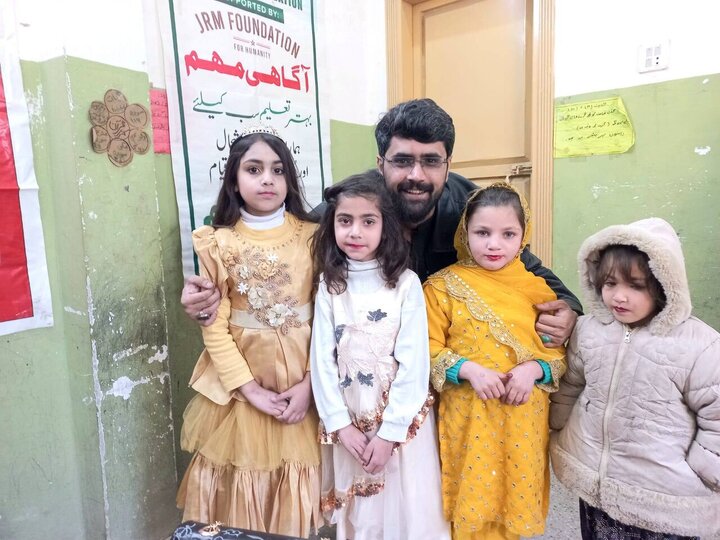 Informe fotográfico | El capítulo de Who is Hussain en Peshawar distribuye 50 paquetes de alimentos y lleva alegría y sonrisas a niños vulnerables
