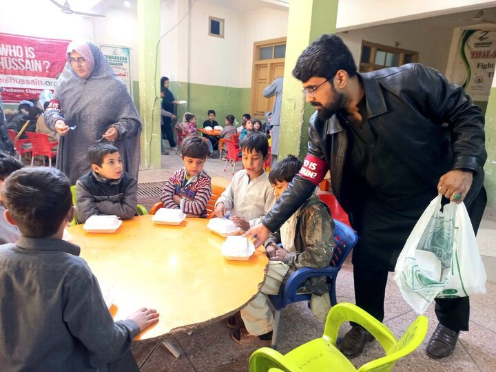Informe fotográfico | El capítulo de Who is Hussain en Peshawar distribuye 50 paquetes de alimentos y lleva alegría y sonrisas a niños vulnerables
