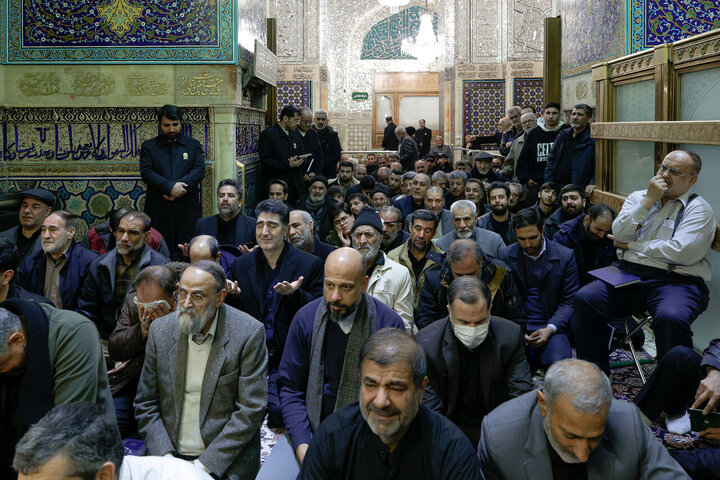 Foto / İmam Rıza (a.s.)’ın mübarek türbesi, isyan olaylarındaki şehitlerin ailelerinin katılımıyla temizlendi